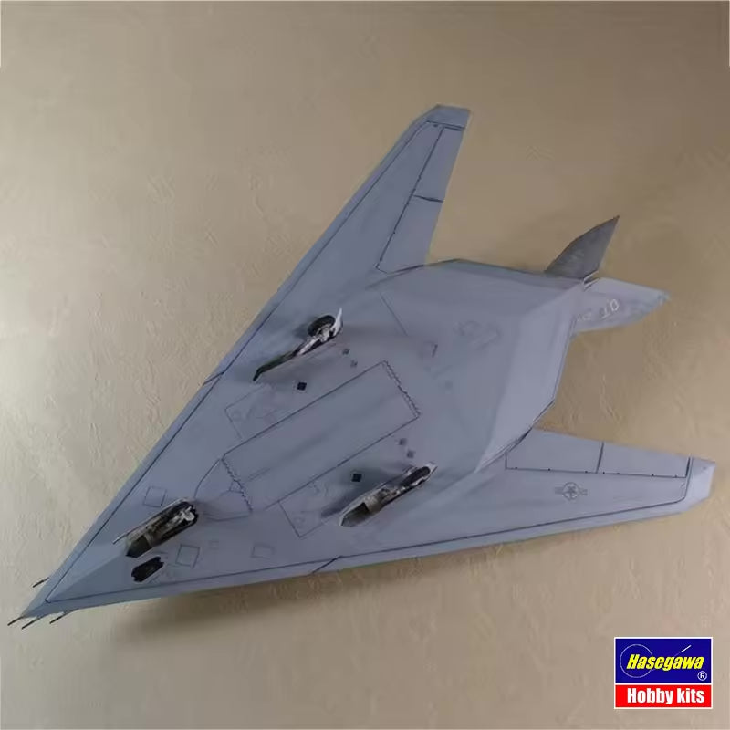 1/72 F-117A NIGHTHAWK (U.S Air Force Stealth Fighter/Attacker)