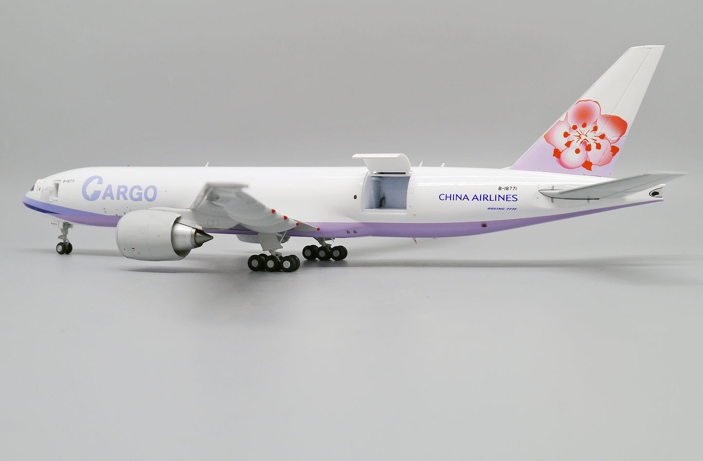 1/200 China Airlines Cargo Boeing 777F "Interactive Series" Reg: B-18771 with Stand