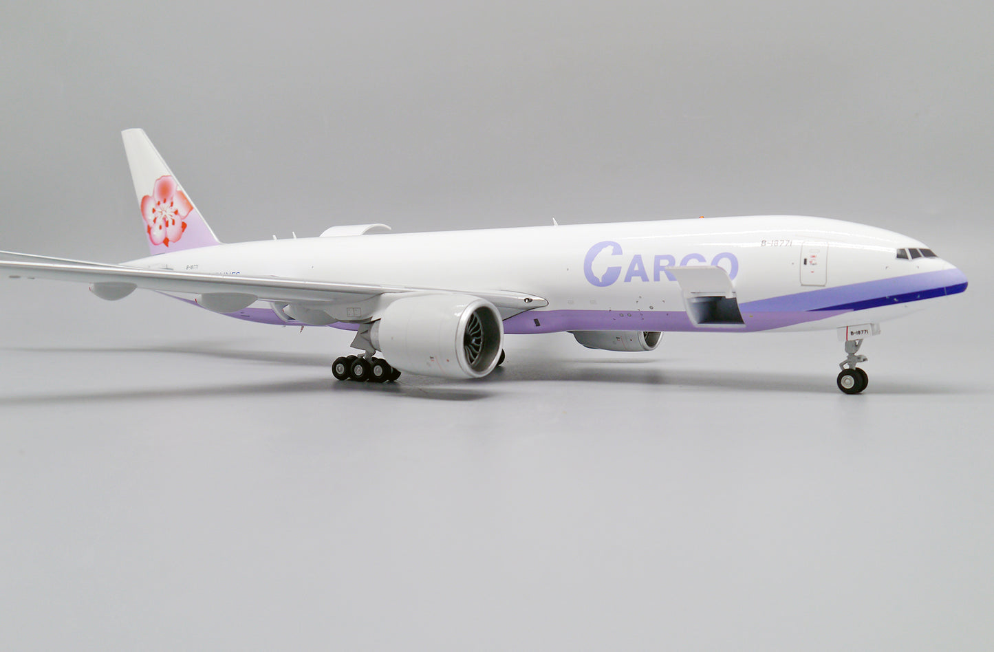 1/200 China Airlines Cargo Boeing 777F "Interactive Series" Reg: B-18771 with Stand