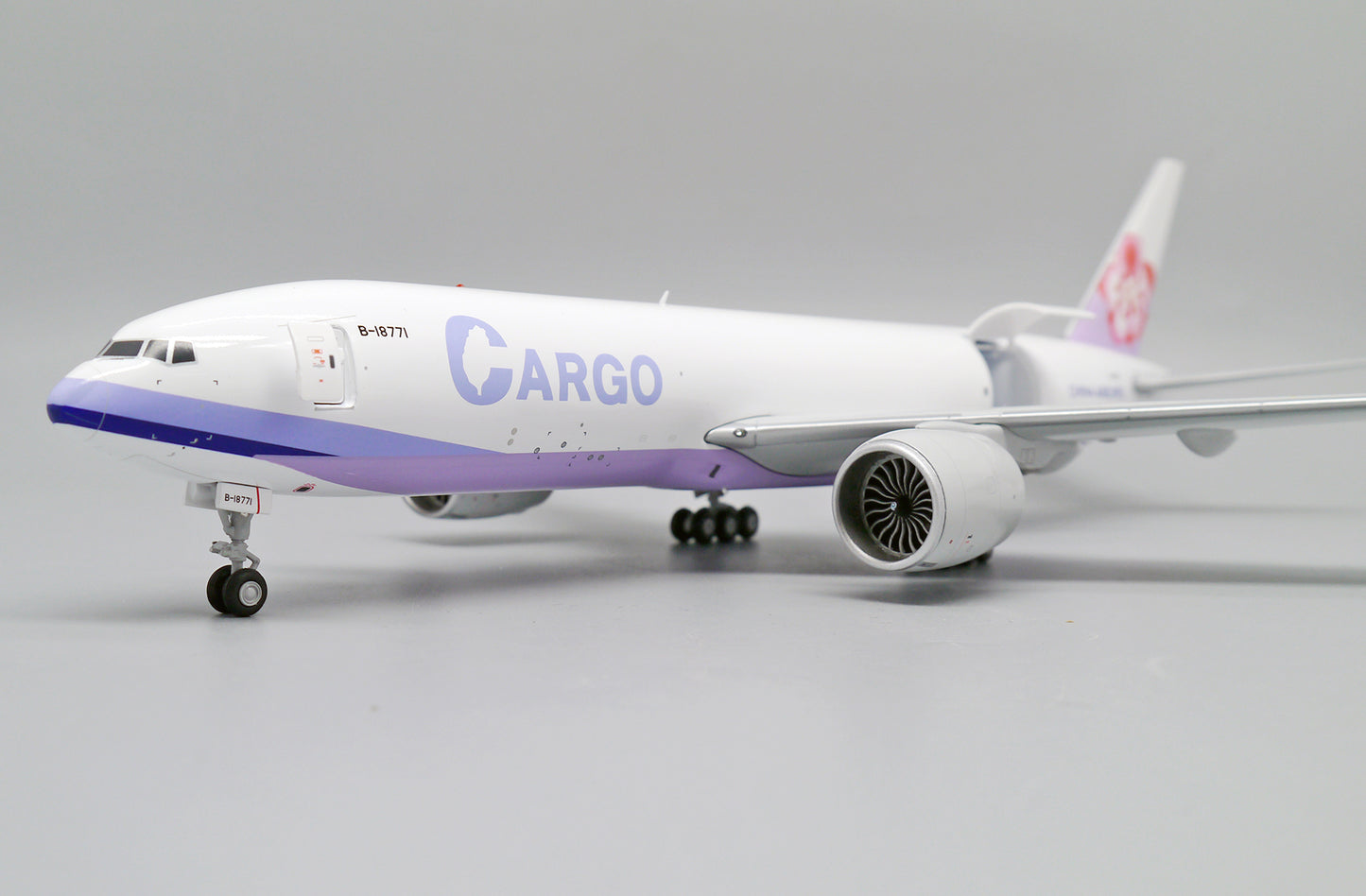 1/200 China Airlines Cargo Boeing 777F "Interactive Series" Reg: B-18771 with Stand