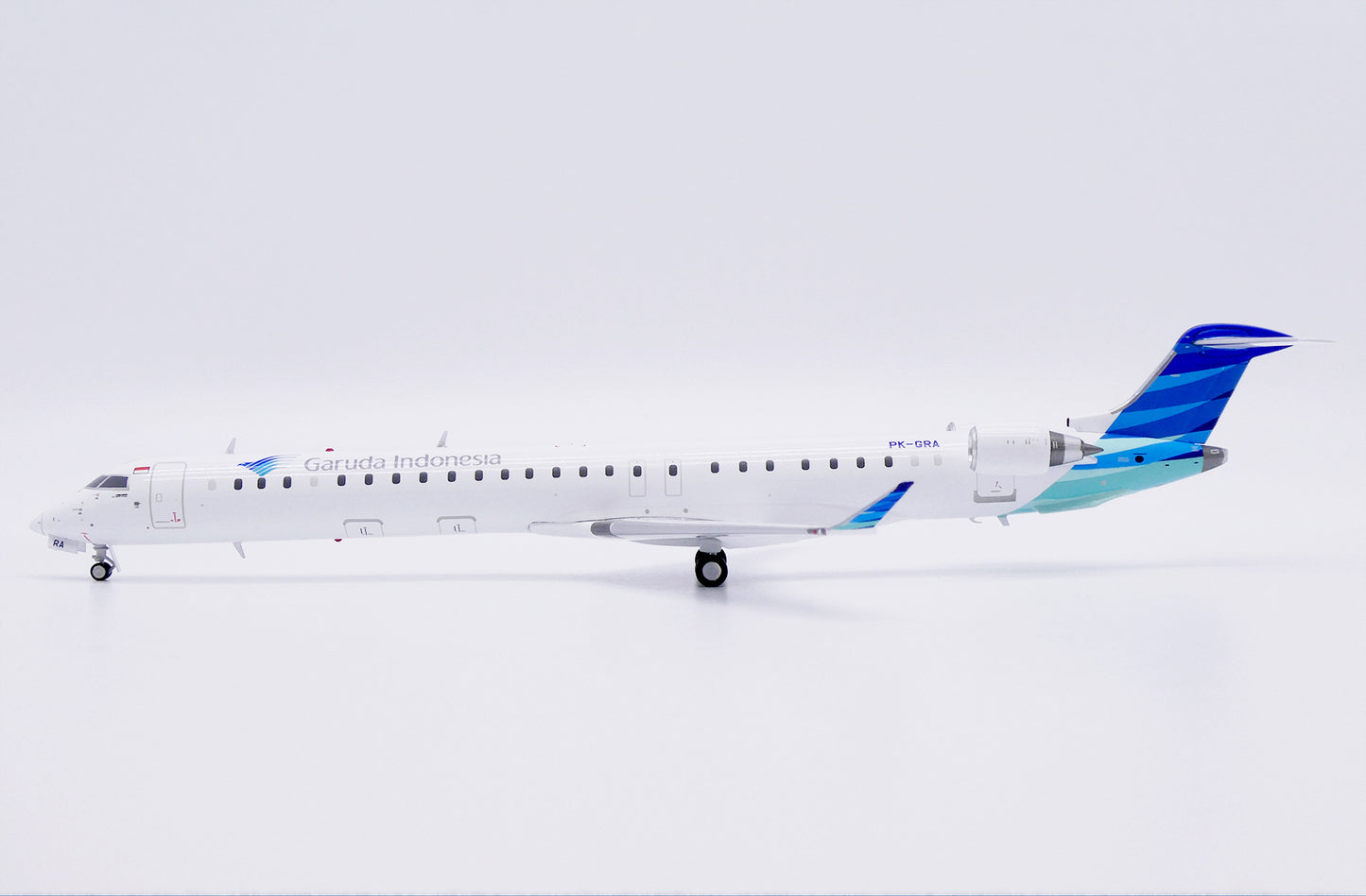 1/200 Garuda Indonesia Bombardier CRJ-1000ER Reg: PK-GRA with Stand