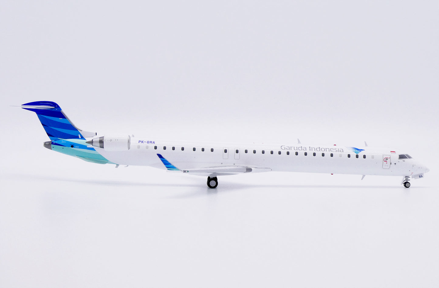 1/200 Garuda Indonesia Bombardier CRJ-1000ER Reg: PK-GRA with Stand