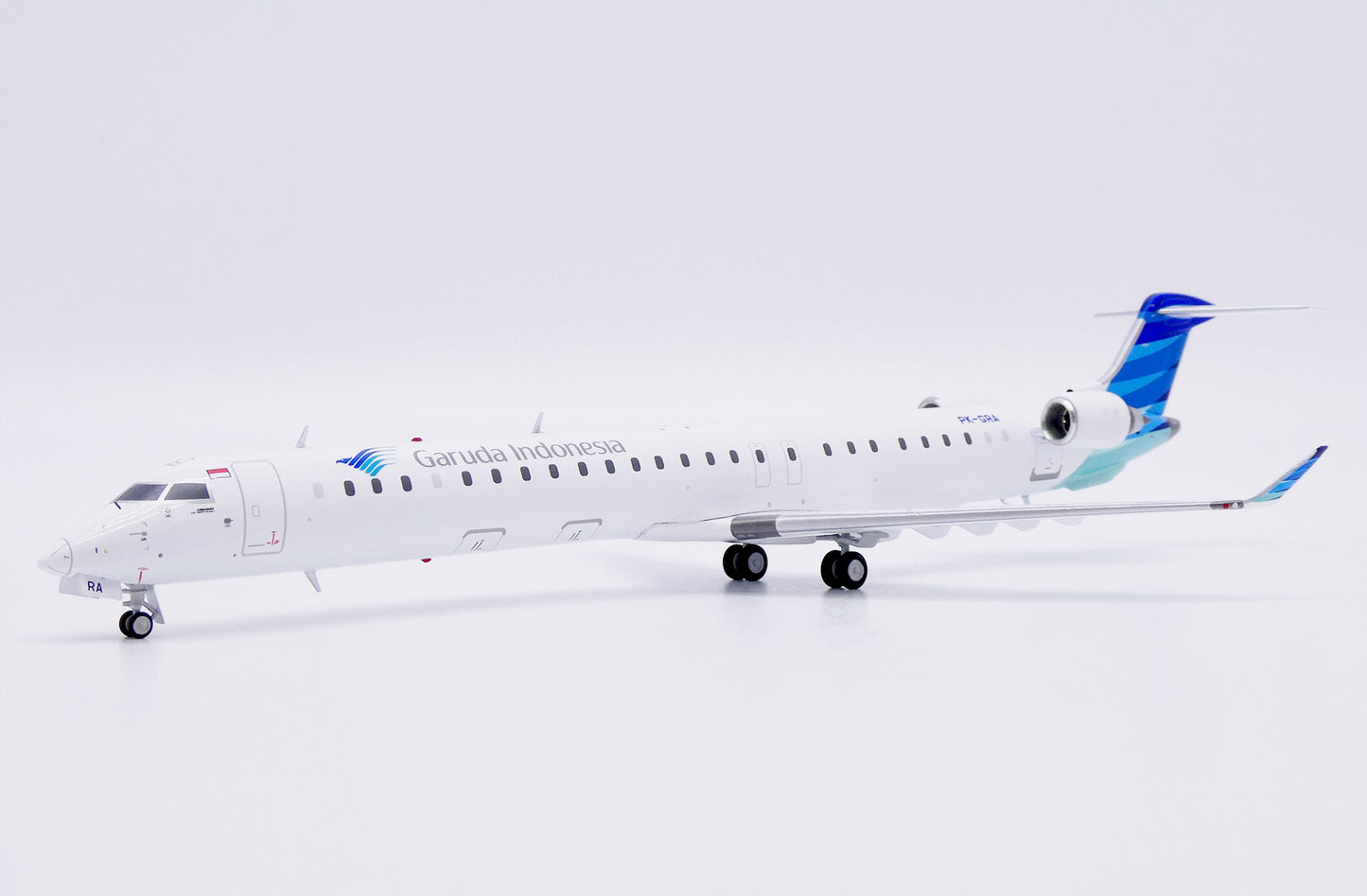 1/200 Garuda Indonesia Bombardier CRJ-1000ER Reg: PK-GRA with Stand