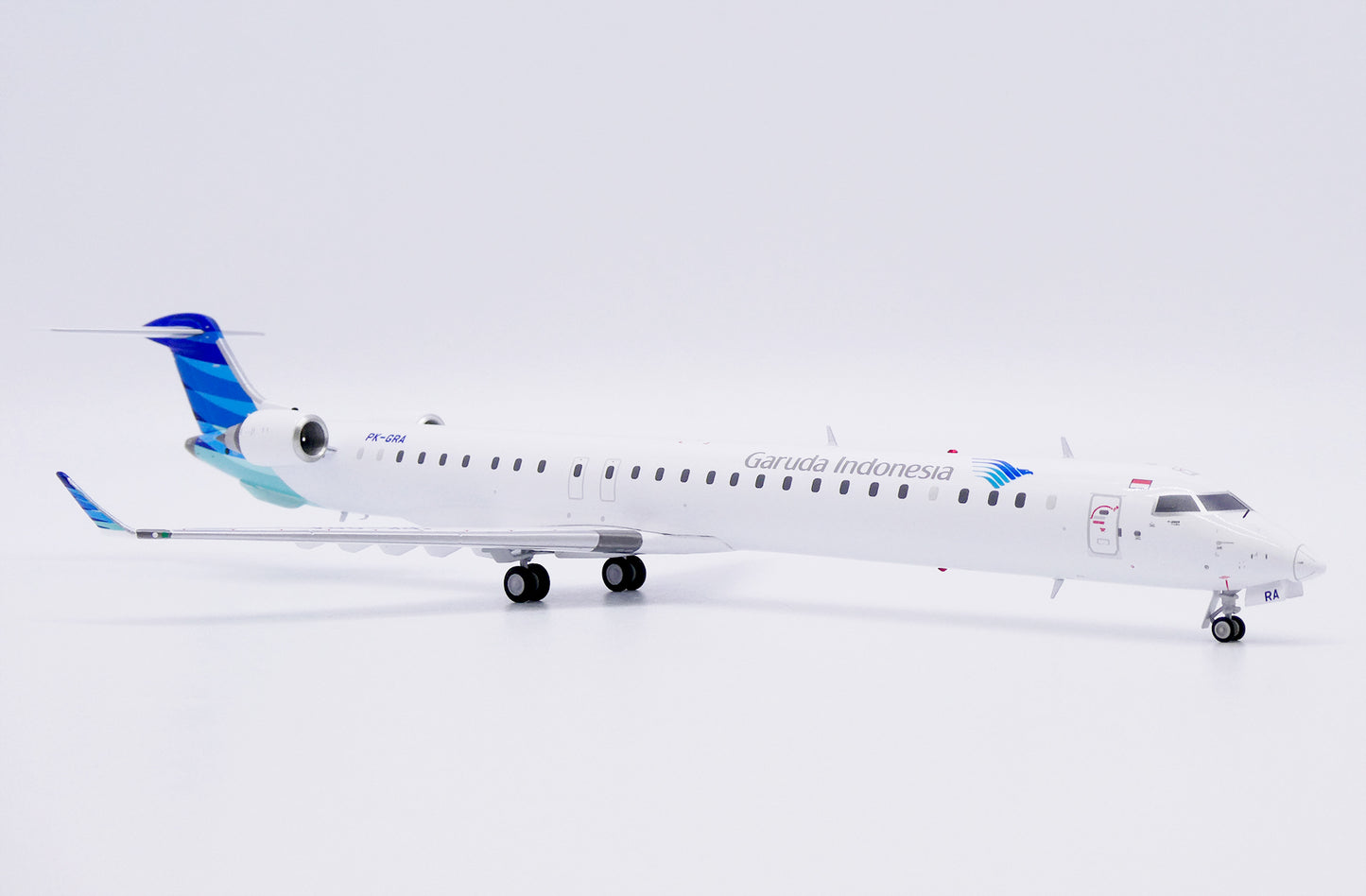 1/200 Garuda Indonesia Bombardier CRJ-1000ER Reg: PK-GRA with Stand