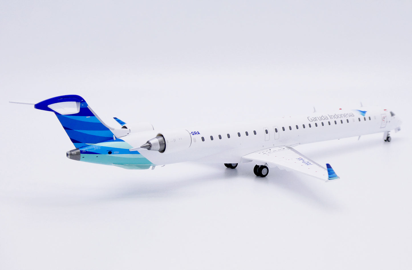 1/200 Garuda Indonesia Bombardier CRJ-1000ER Reg: PK-GRA with Stand