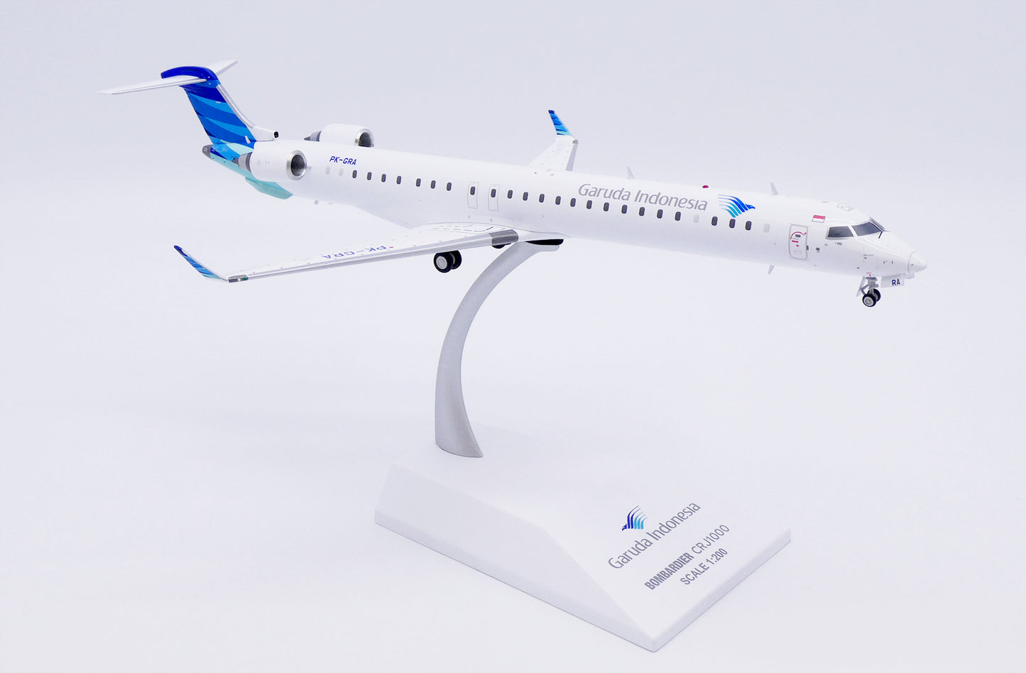 1/200 Garuda Indonesia Bombardier CRJ-1000ER Reg: PK-GRA with Stand