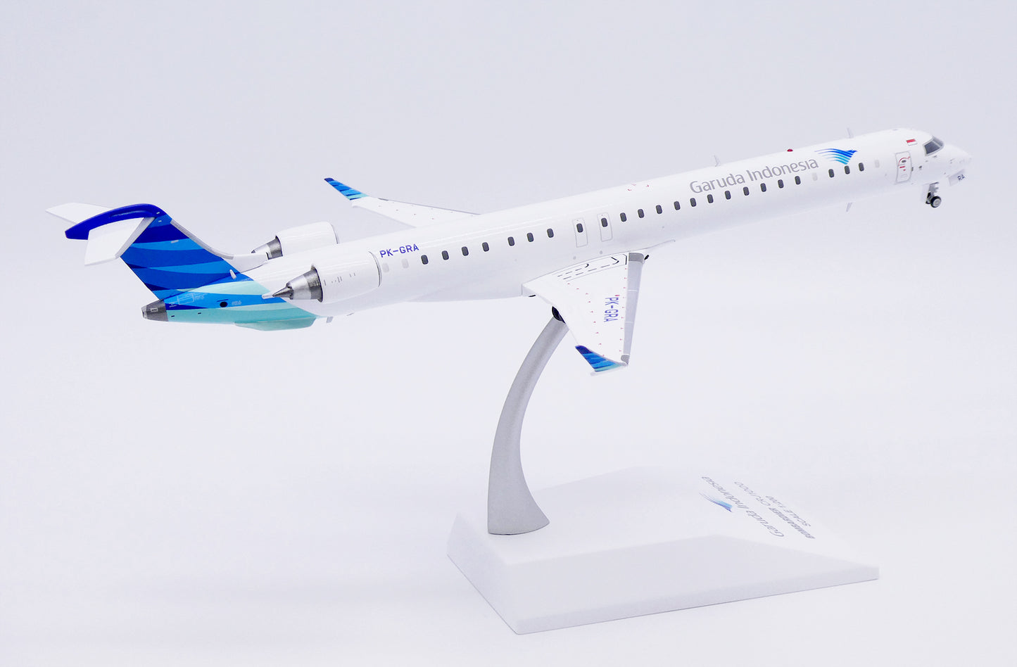 1/200 Garuda Indonesia Bombardier CRJ-1000ER Reg: PK-GRA with Stand