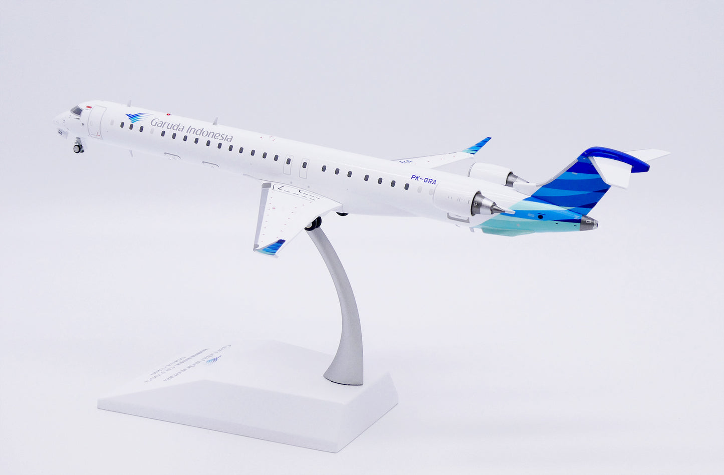 1/200 Garuda Indonesia Bombardier CRJ-1000ER Reg: PK-GRA with Stand