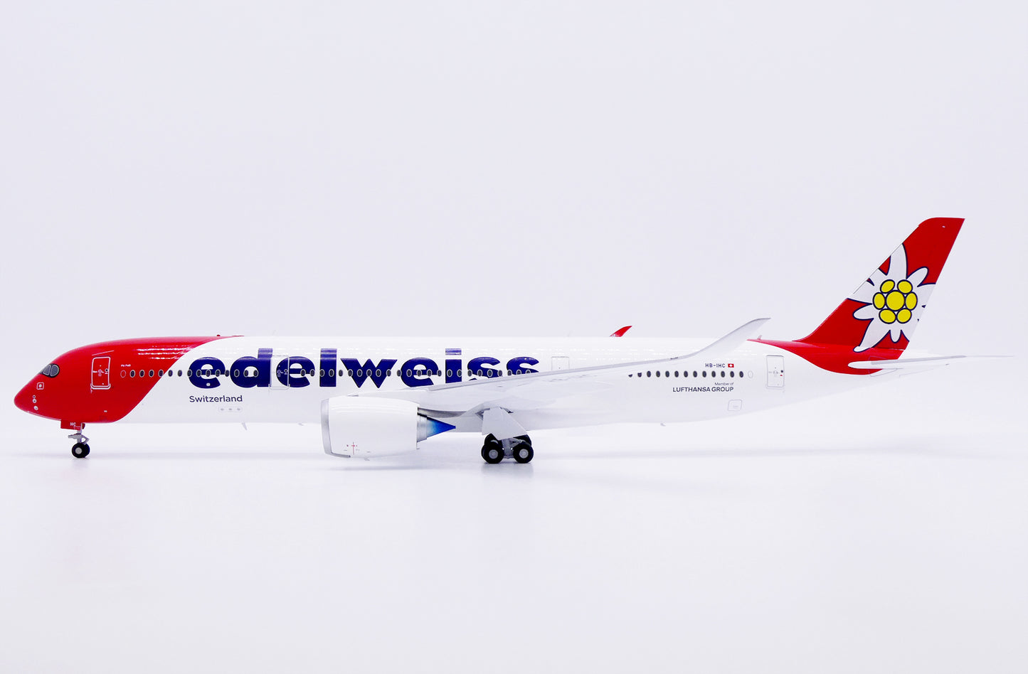 1/200 Edelweiss Airbus A350-900XWB Reg: HB-IHC with Stand