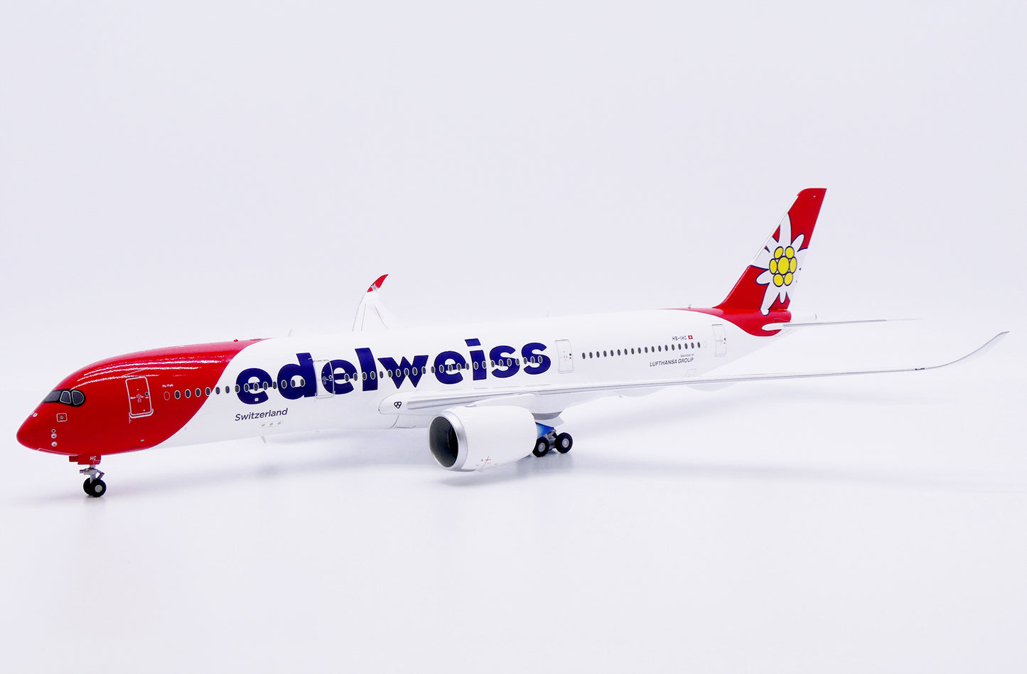 1/200 Edelweiss Airbus A350-900XWB Reg: HB-IHC with Stand