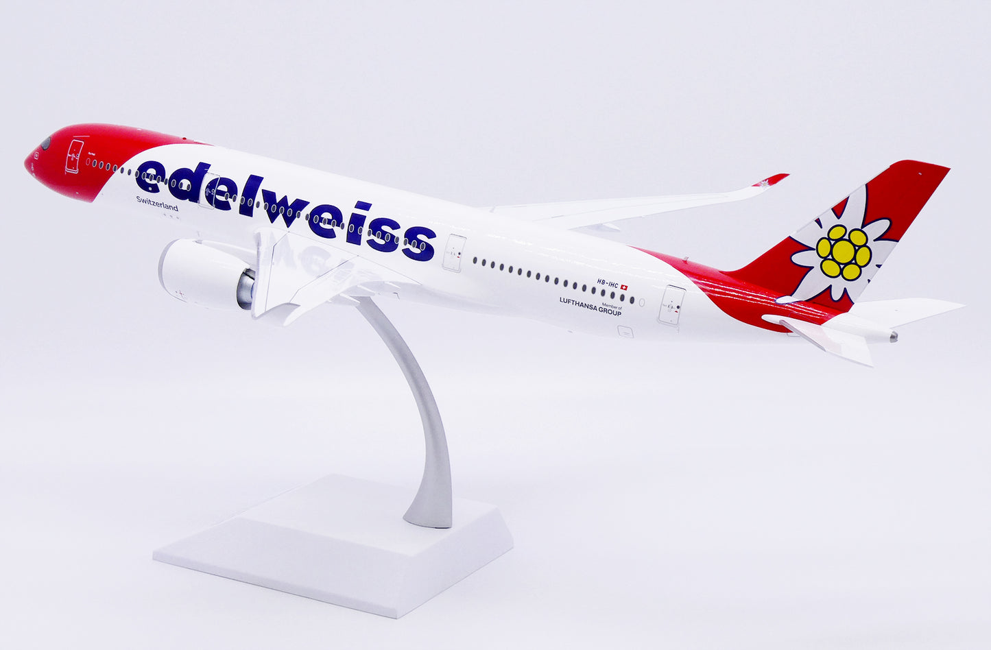 1/200 Edelweiss Airbus A350-900XWB Reg: HB-IHC with Stand
