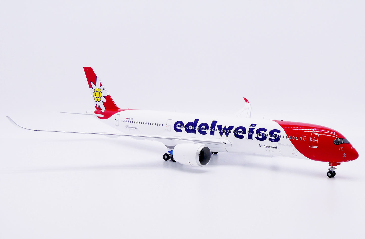 1/200 Edelweiss Airbus A350-900XWB Reg: HB-IHC with Stand