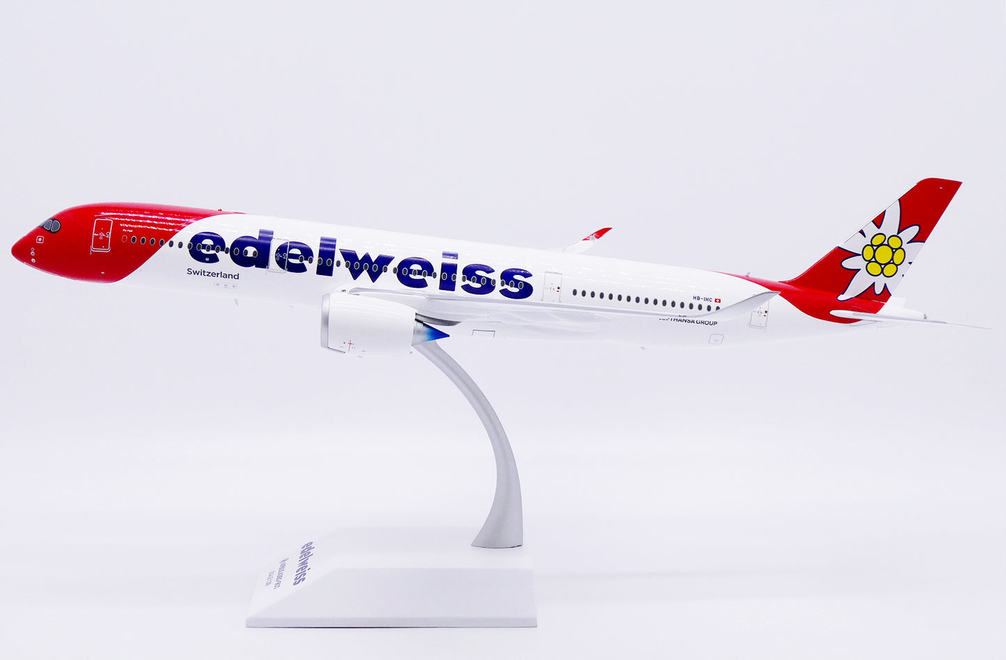 1/200 Edelweiss Airbus A350-900XWB Reg: HB-IHC with Stand