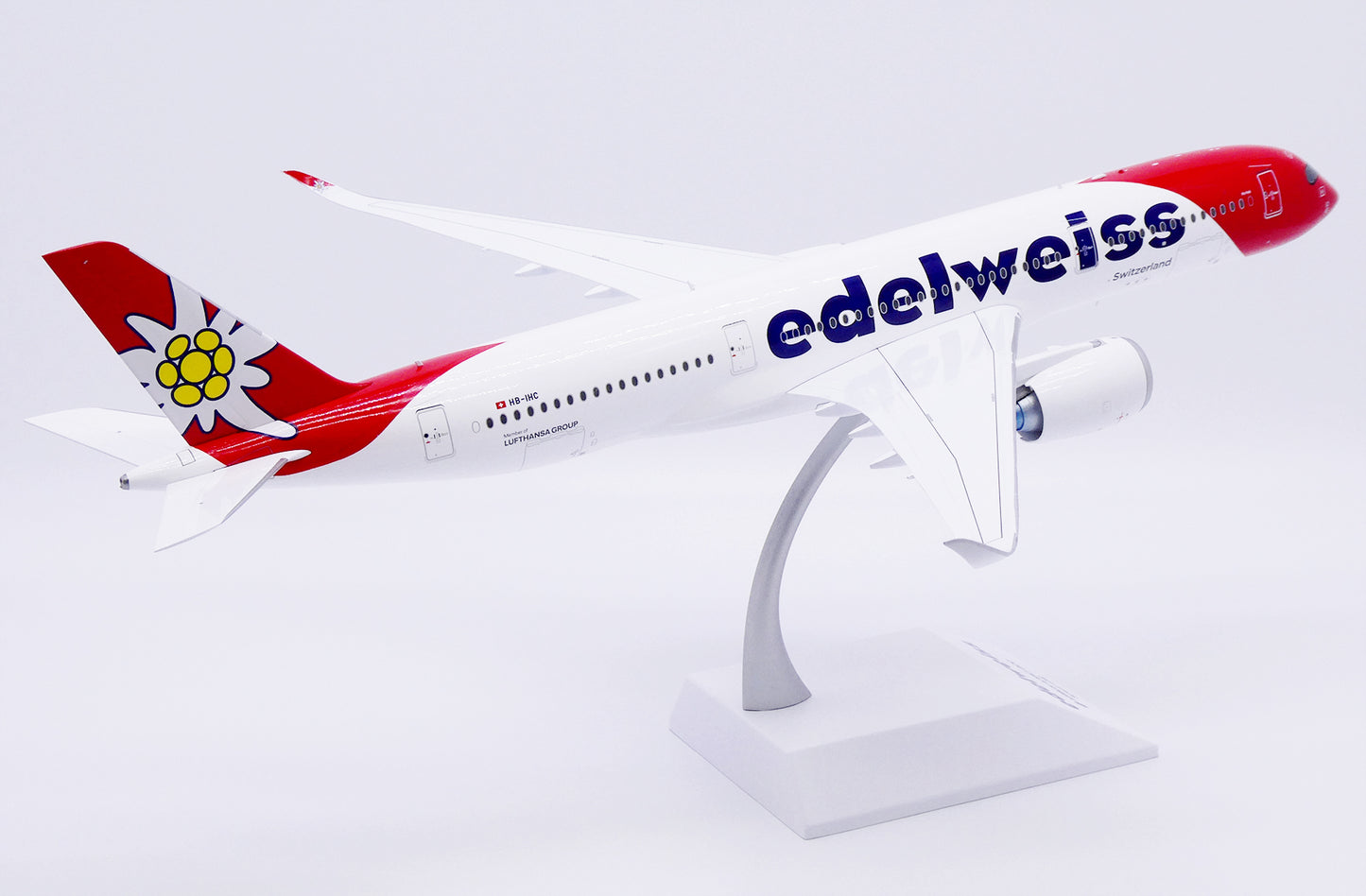 1/200 Edelweiss Airbus A350-900XWB Reg: HB-IHC with Stand