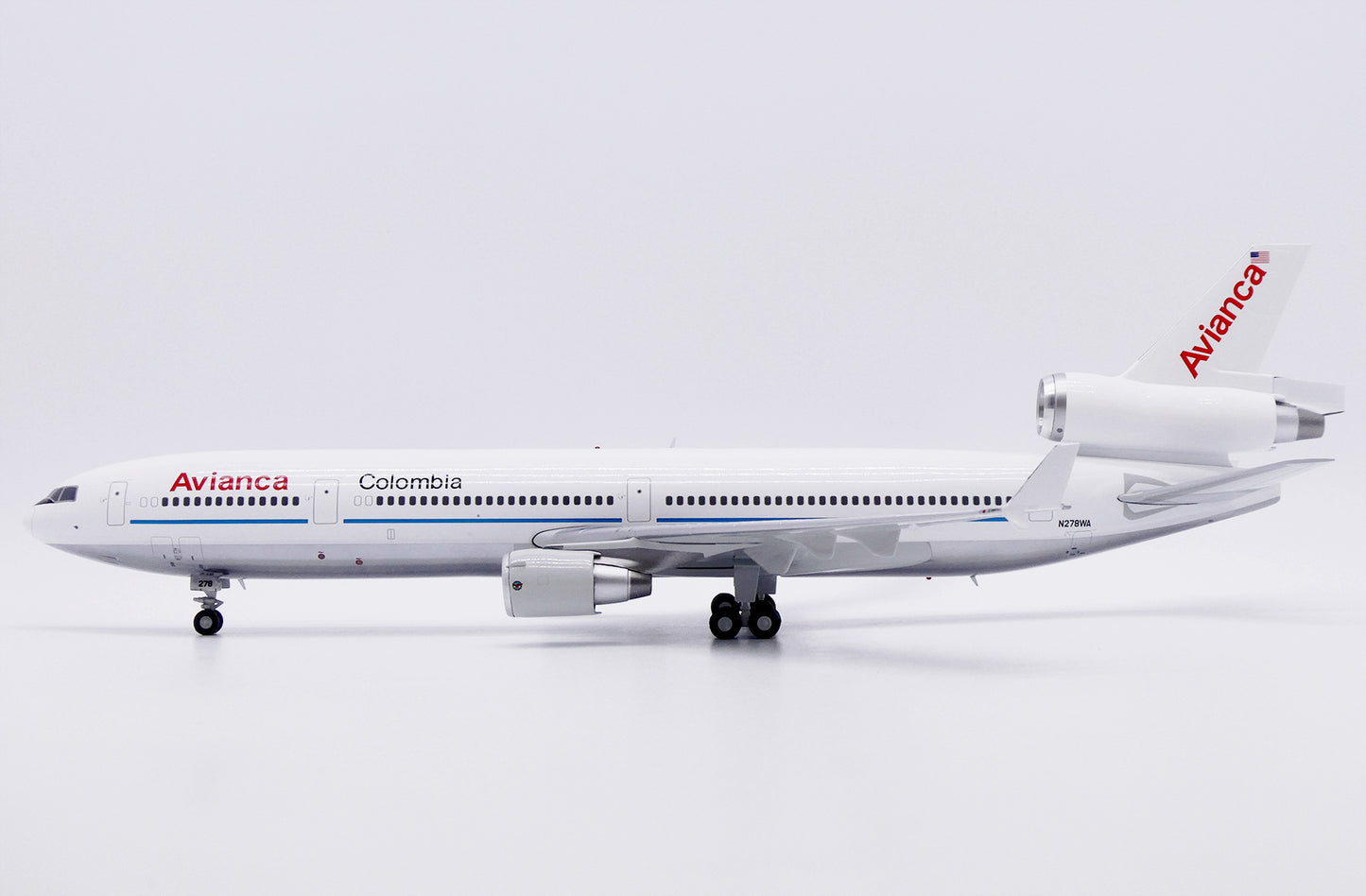 1/200 Avianca Colombia McDonnell Douglas MD-11 "Polished" Reg: N278WA with Stand