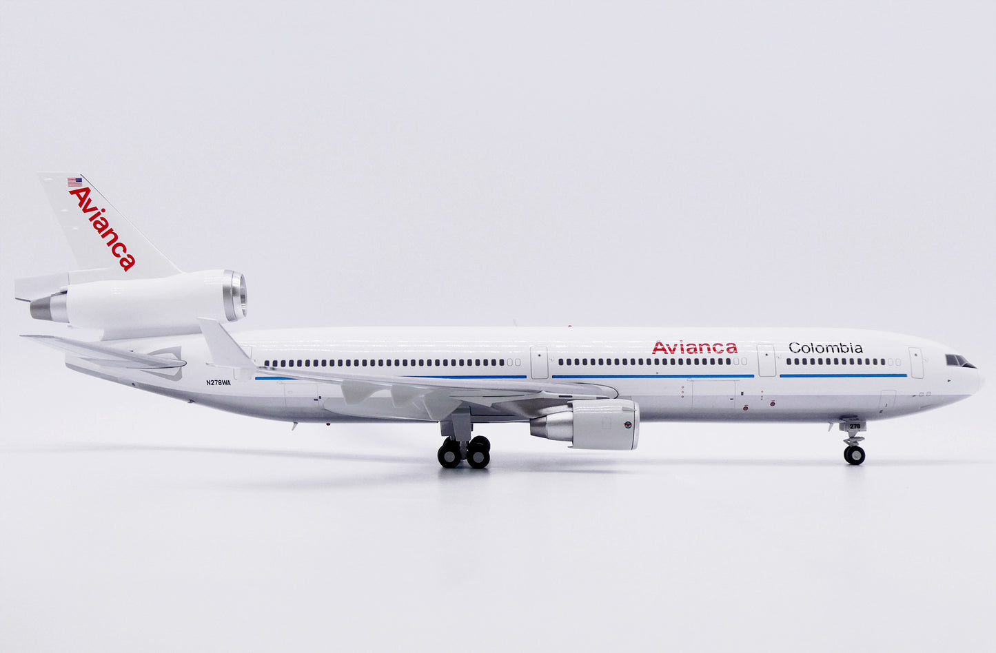 1/200 Avianca Colombia McDonnell Douglas MD-11 "Polished" Reg: N278WA with Stand