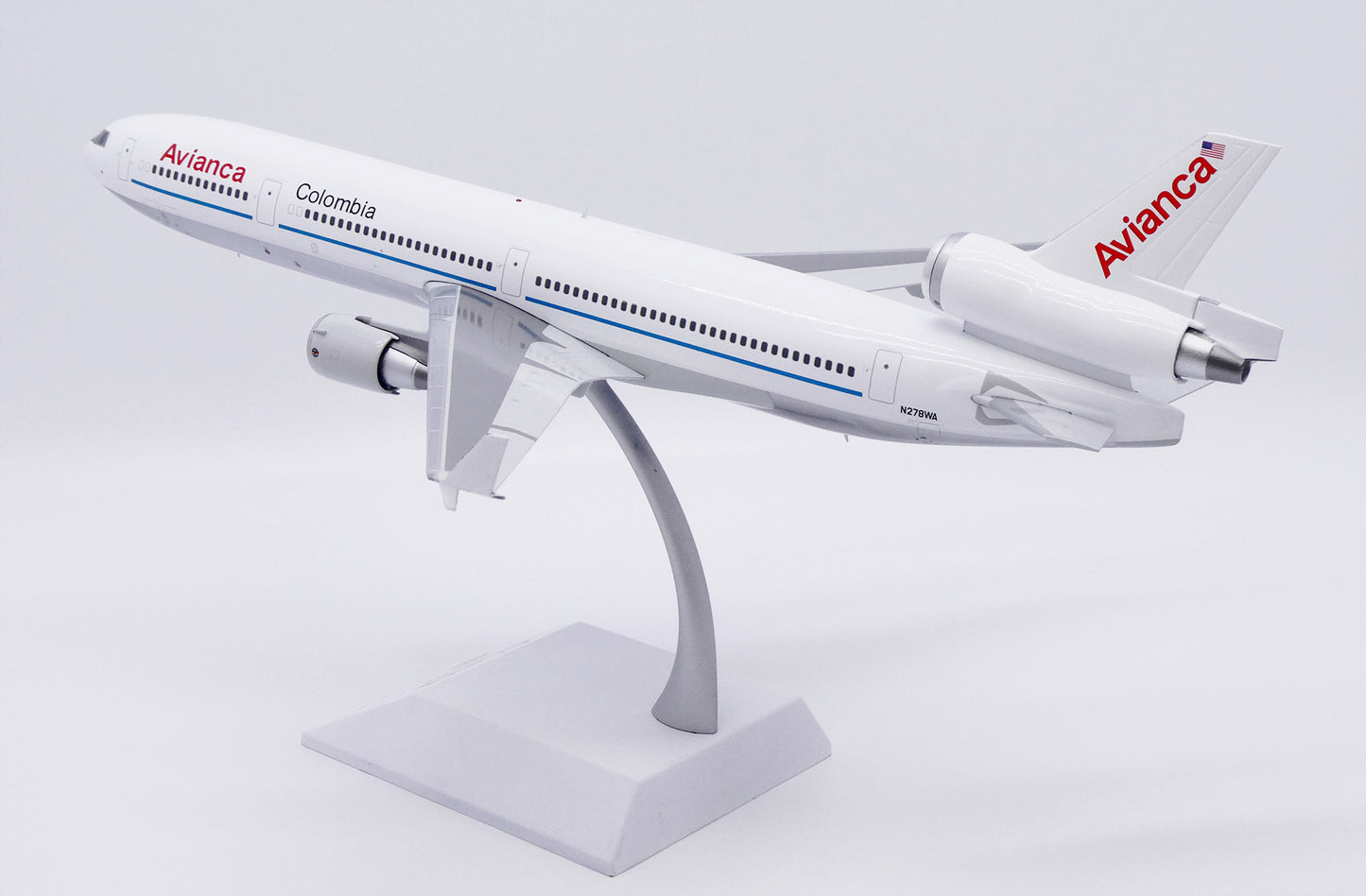 1/200 Avianca Colombia McDonnell Douglas MD-11 "Polished" Reg: N278WA with Stand