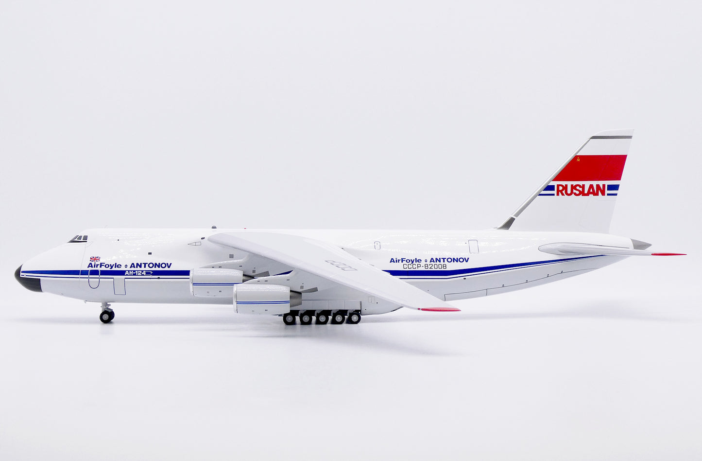 1/200 AirFoyle Antonov AN-124 "Ruslan" Reg: CCCP-82008 with Stand