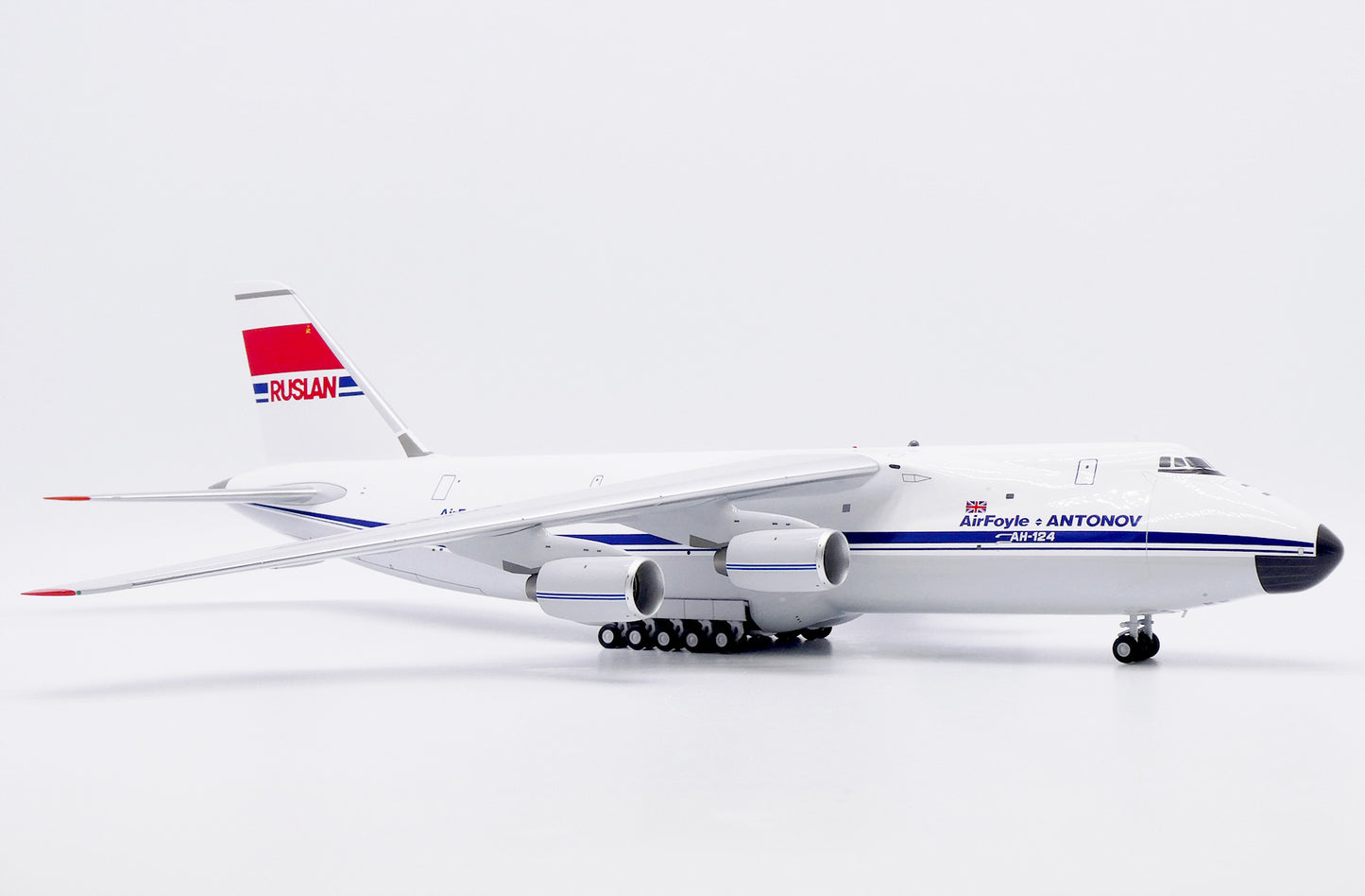 1/200 AirFoyle Antonov AN-124 "Ruslan" Reg: CCCP-82008 with Stand