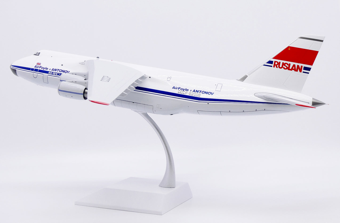 1/200 AirFoyle Antonov AN-124 "Ruslan" Reg: CCCP-82008 with Stand