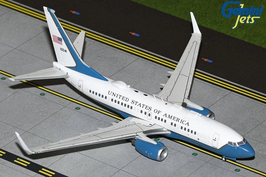 1/200 U.S. Air Force C-40B (B737-700) 01-0041