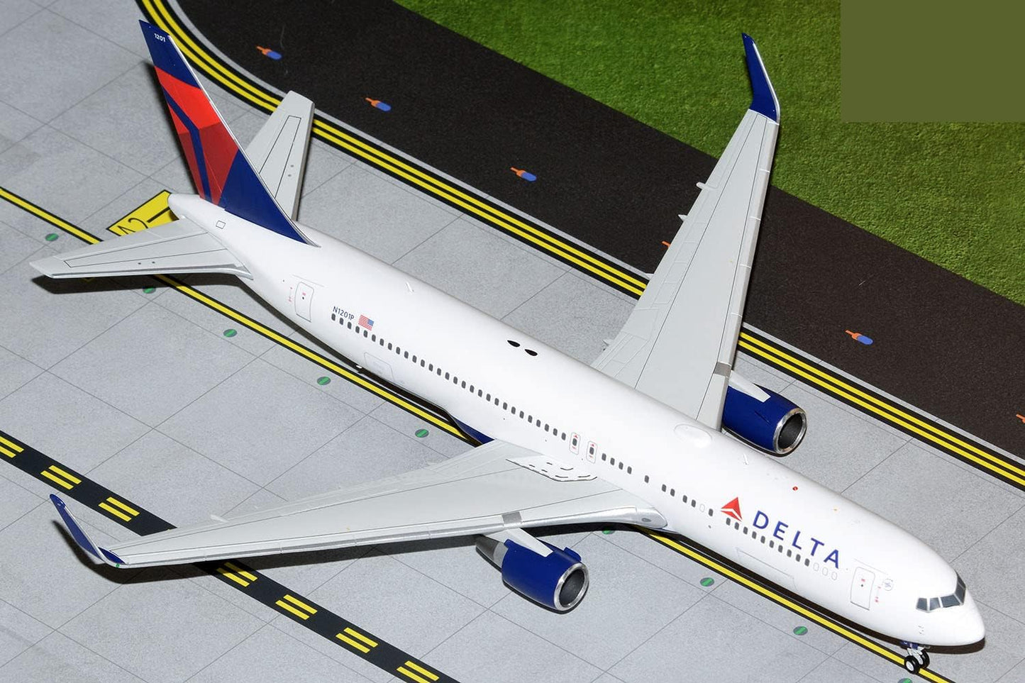 1/200 Delta Air Lines B767-300ER(W) N1201P