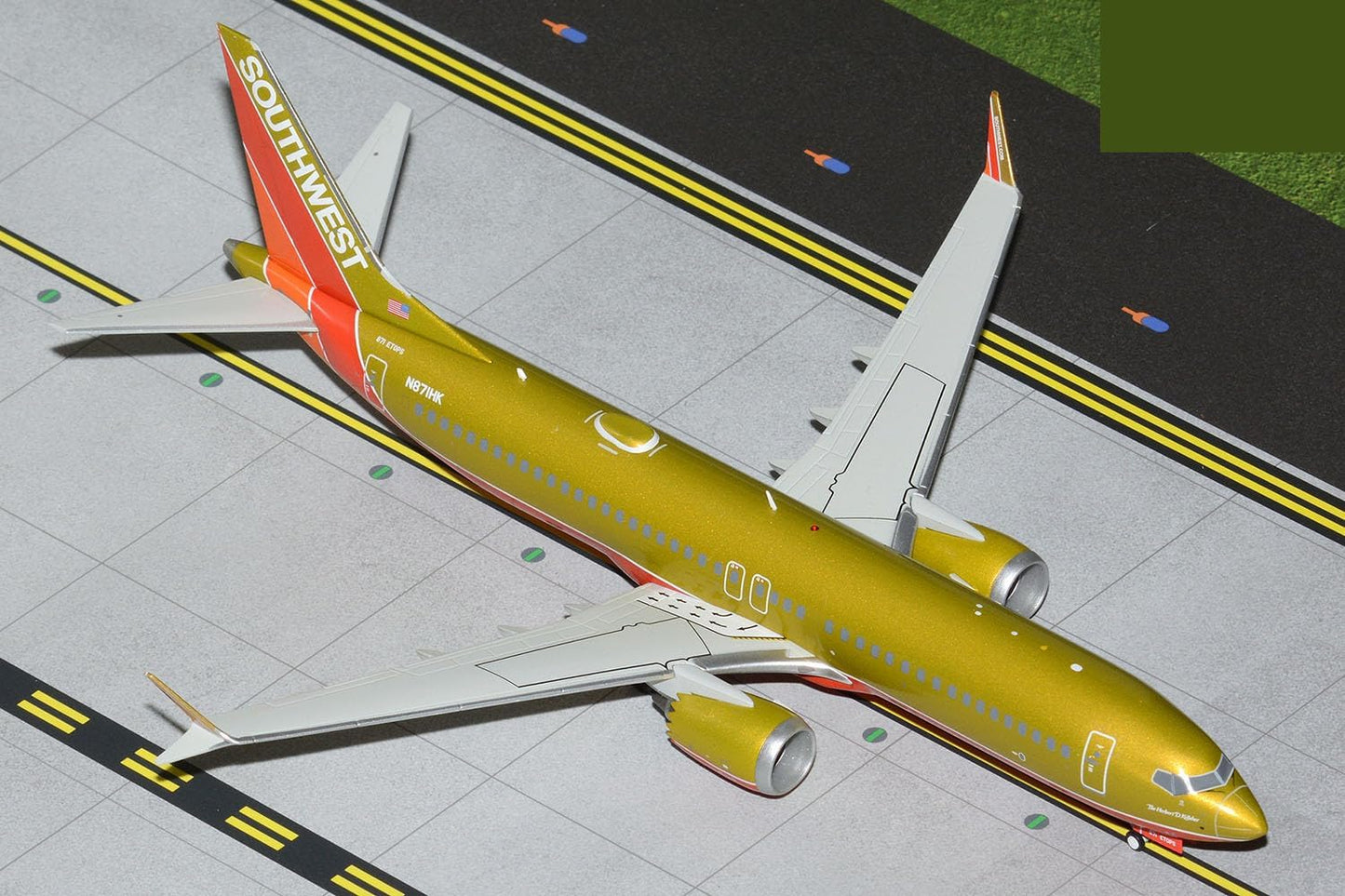 1/200 Southwest Airlines B737 MAX 8 'Herbert D. Kelleher' Gold Retro N871HK