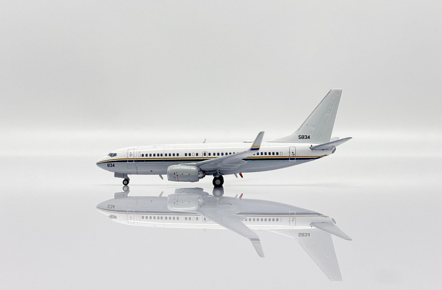 1/400 United State Navy Boeing C40A Clipper 165834