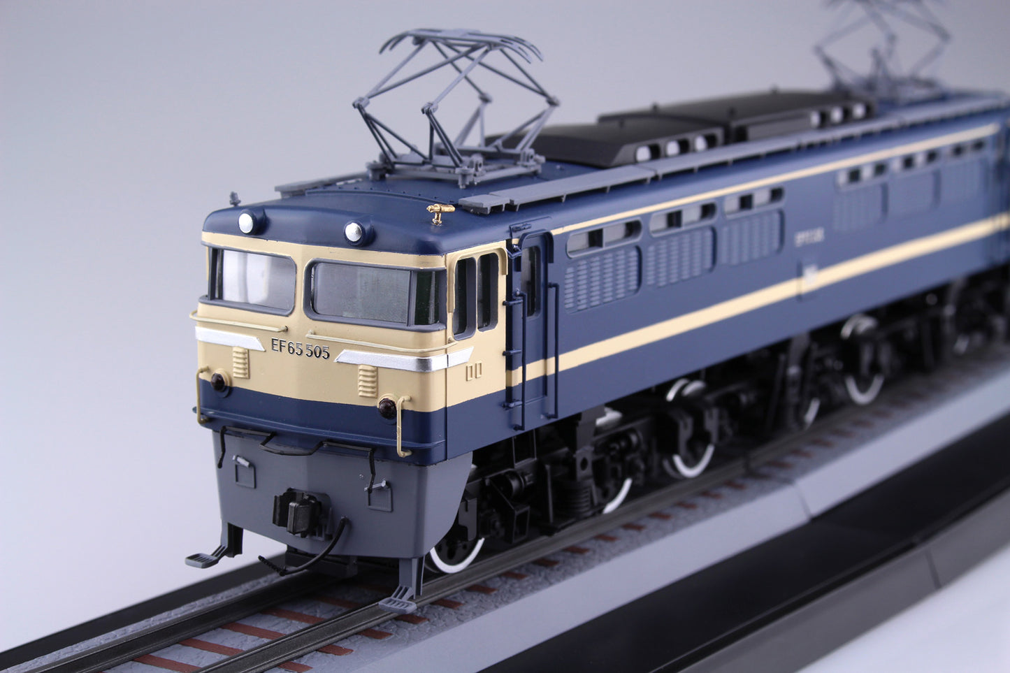 1/50 Japanese National Railways Electric Locomotive Series EF65/60