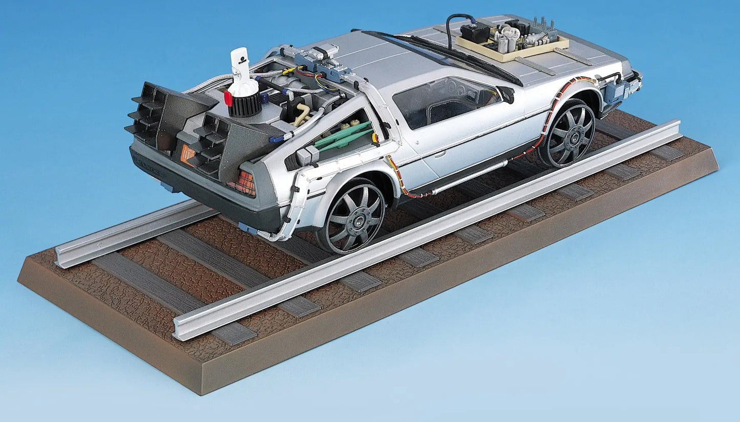 1/24 BACK TO THE FUTURE DELOREAN from PART III and RAILROAD Ver.