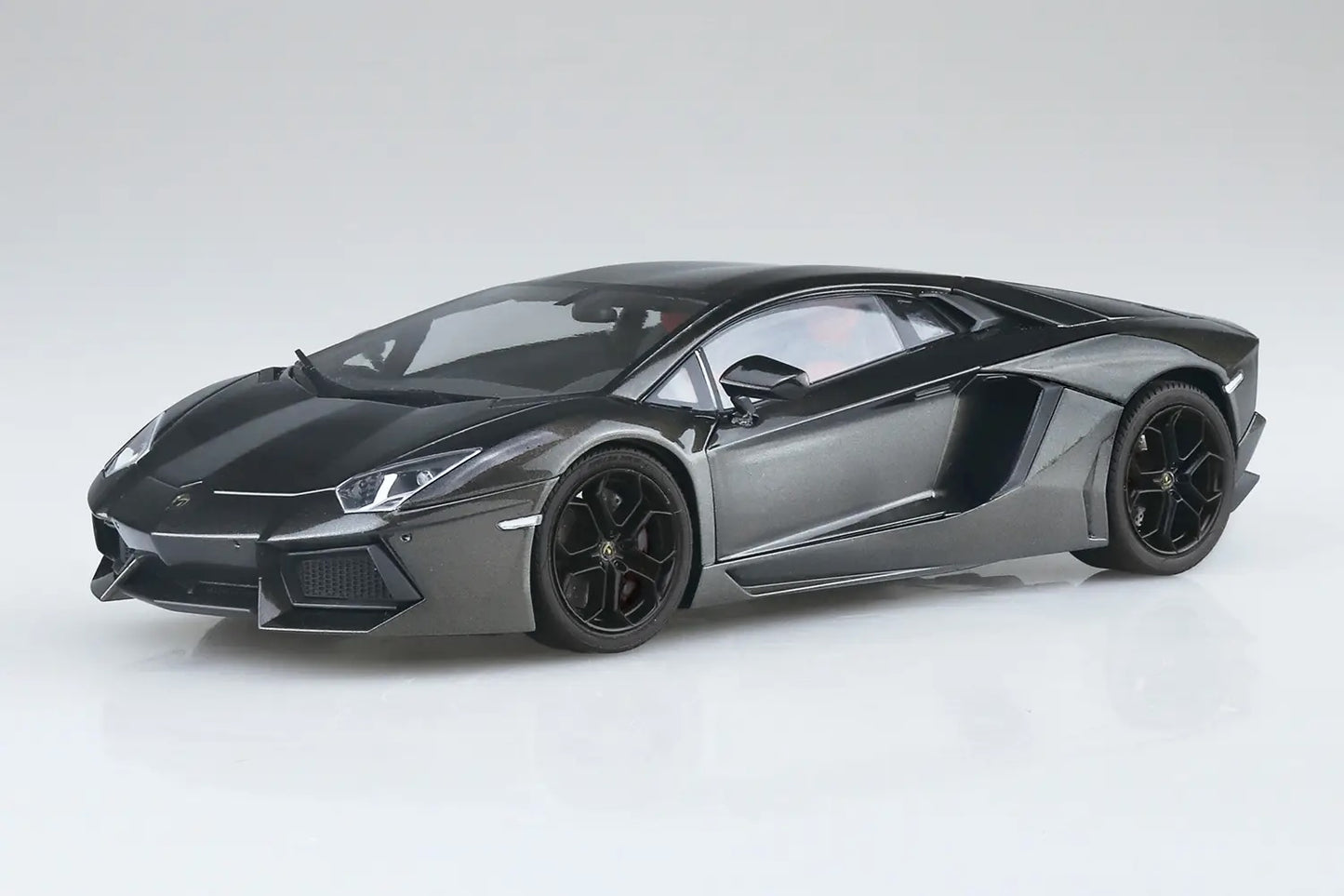 1/24 LAMBORGHINI AVENTADOR Gunmetallic '11