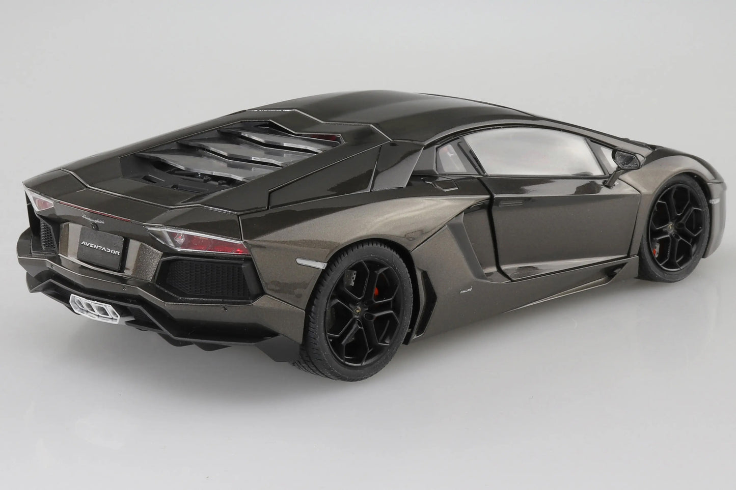 1/24 LAMBORGHINI AVENTADOR Gunmetallic '11