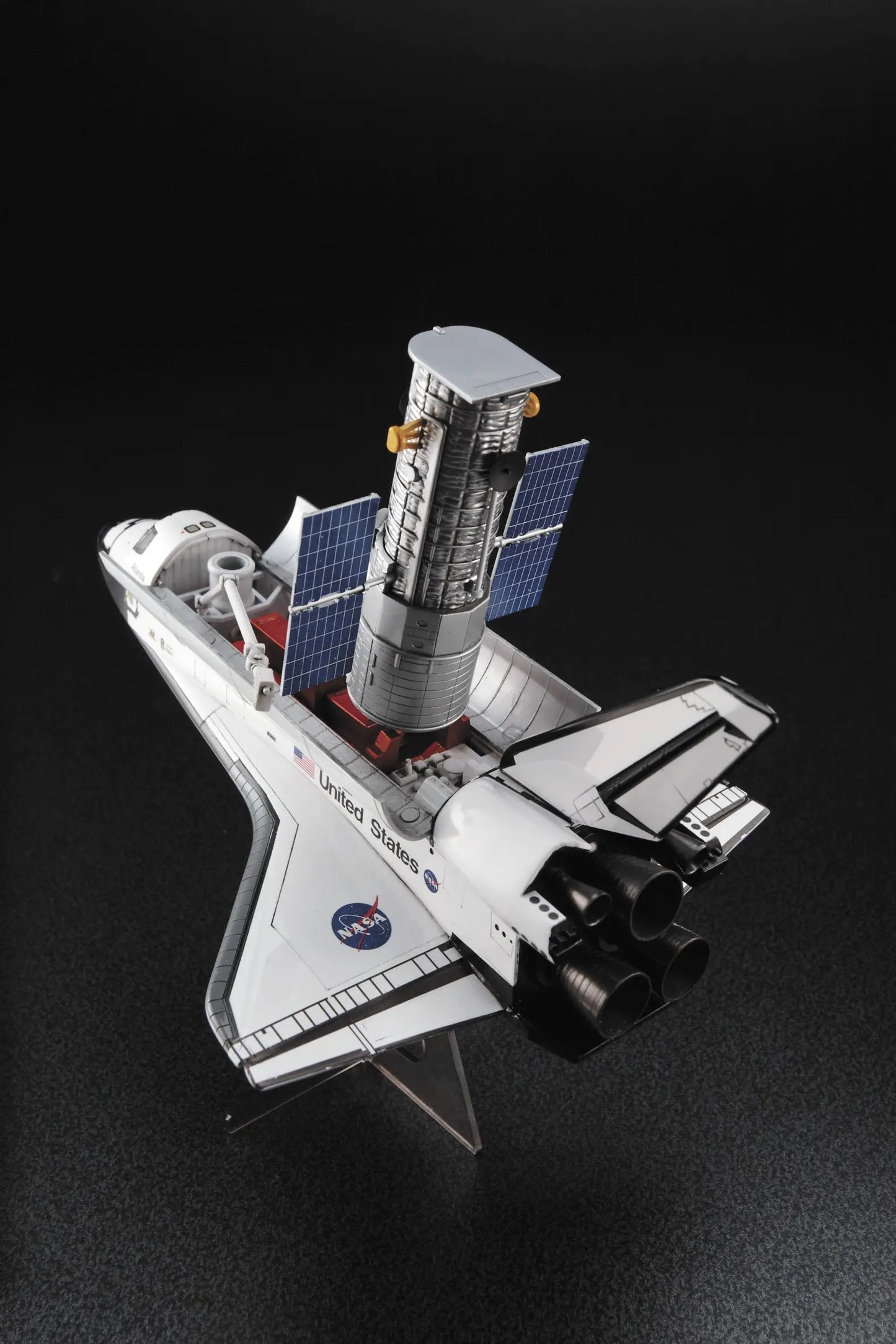 1/200 HUBBLE SPACE TELESCOPE & SPACE SHUTTLE ORBITER with ASTRONAUTS