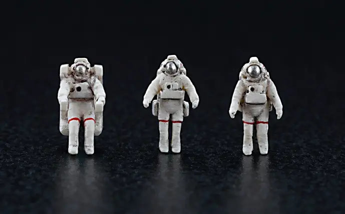 1/200 HUBBLE SPACE TELESCOPE & SPACE SHUTTLE ORBITER with ASTRONAUTS