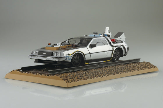 1/24 Time Machine from BACK TO THE FUTURE Part III with Railroad