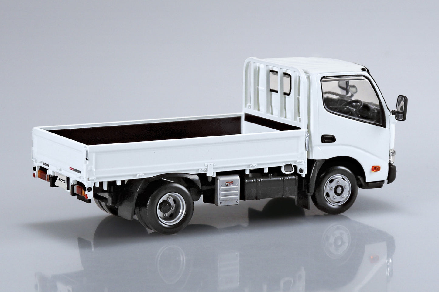 1/32 SNAP Hino Dutro Truck (White)