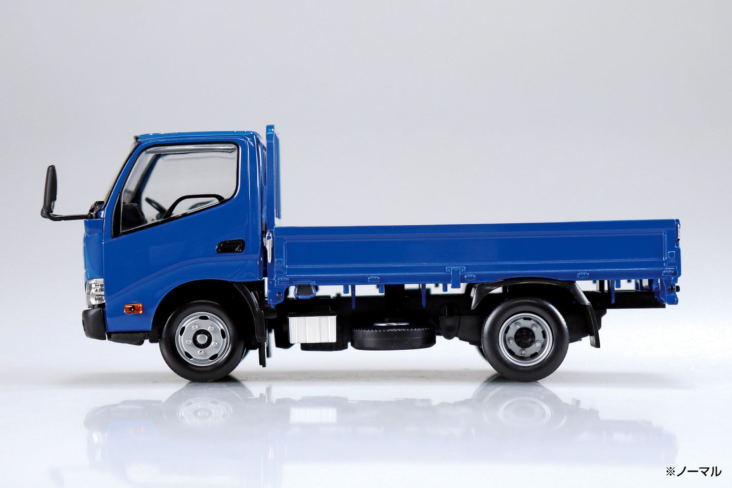 1/32 SNAP Hino Dutro Truck (Blue)