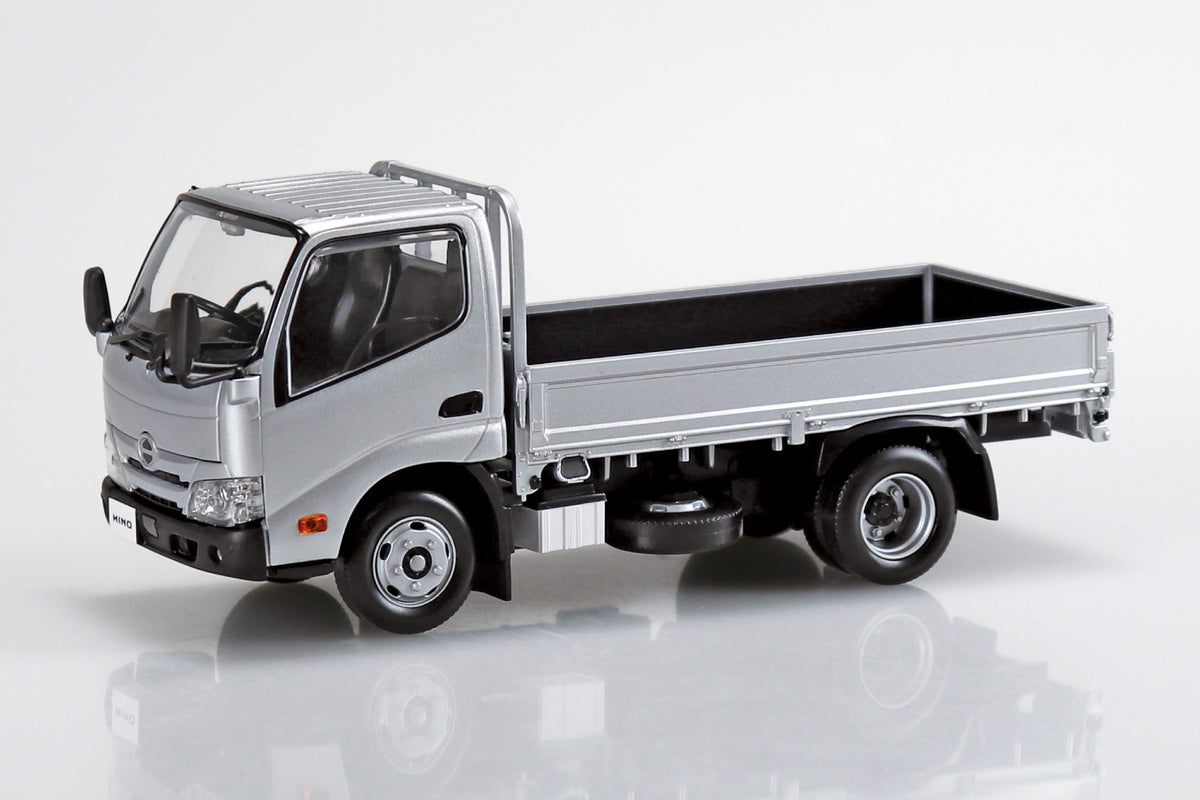 1/32 SNAP Hino Dutro Truck (Silver)