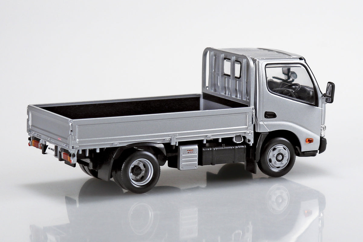 1/32 SNAP Hino Dutro Truck (Silver)