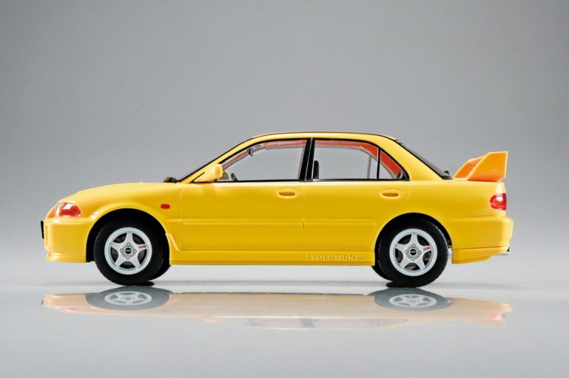 1/24 SNAP CE9A Lancer GSR Evolution III 1995 (Dandelion Yellow)