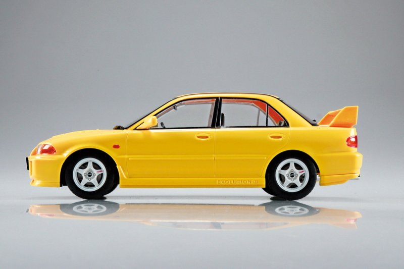 1/24 SNAP CE9A Lancer GSR Evolution III 1995 (Dandelion Yellow)