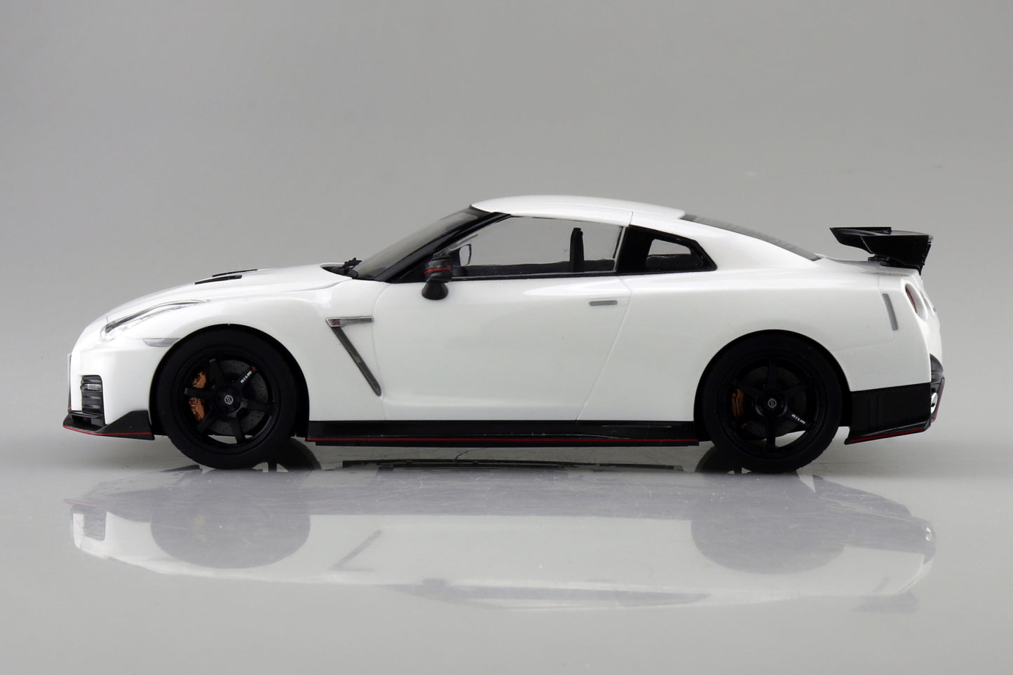 1/24 SNAP R35 NISSAN GT-R Nismo 2017 Brilliant White Pearl