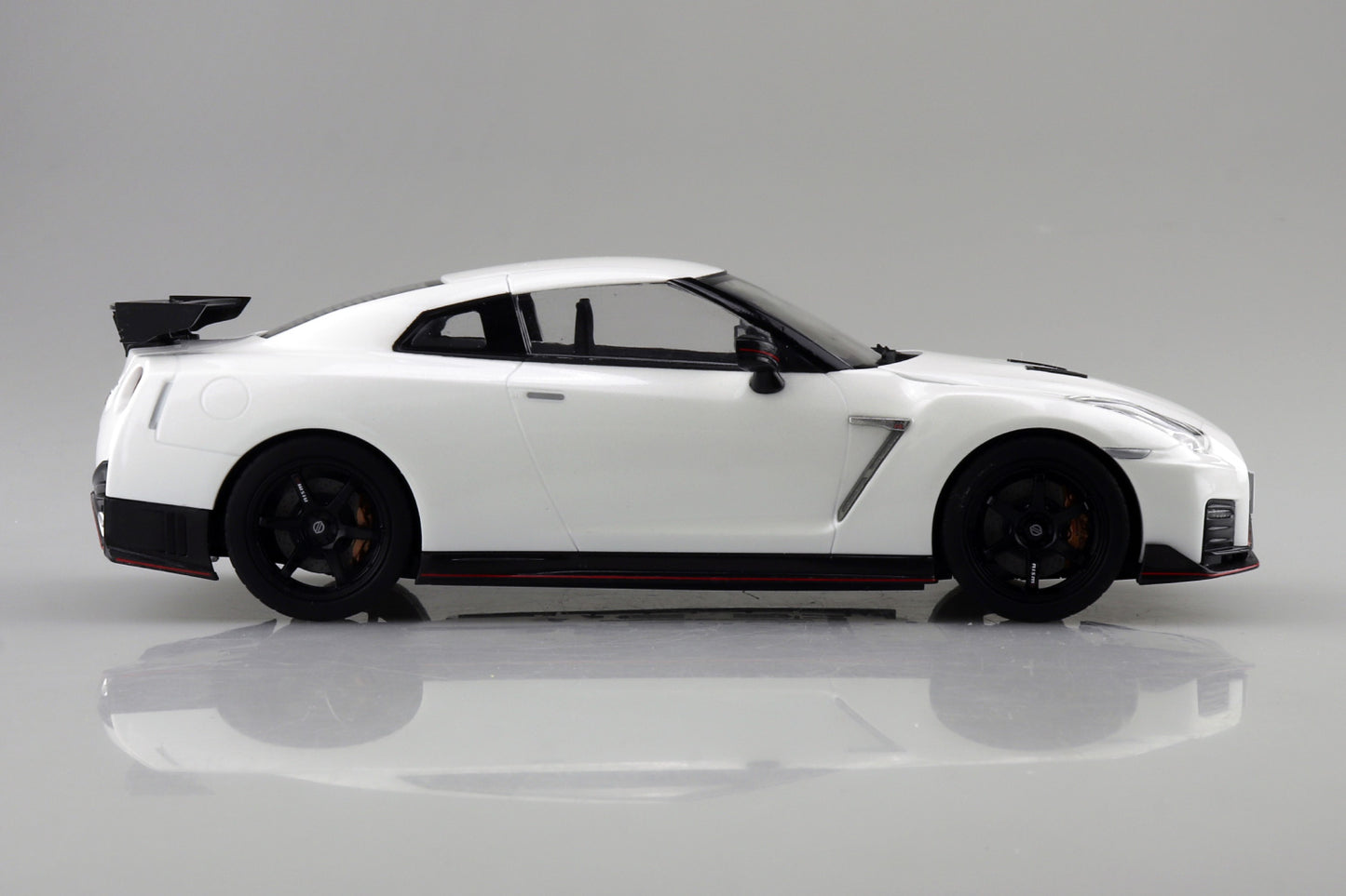 1/24 SNAP R35 NISSAN GT-R Nismo 2017 Brilliant White Pearl