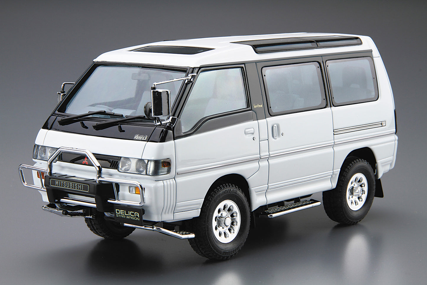 1/24 MITSUBISHI P35W Delica Star Wagon '91