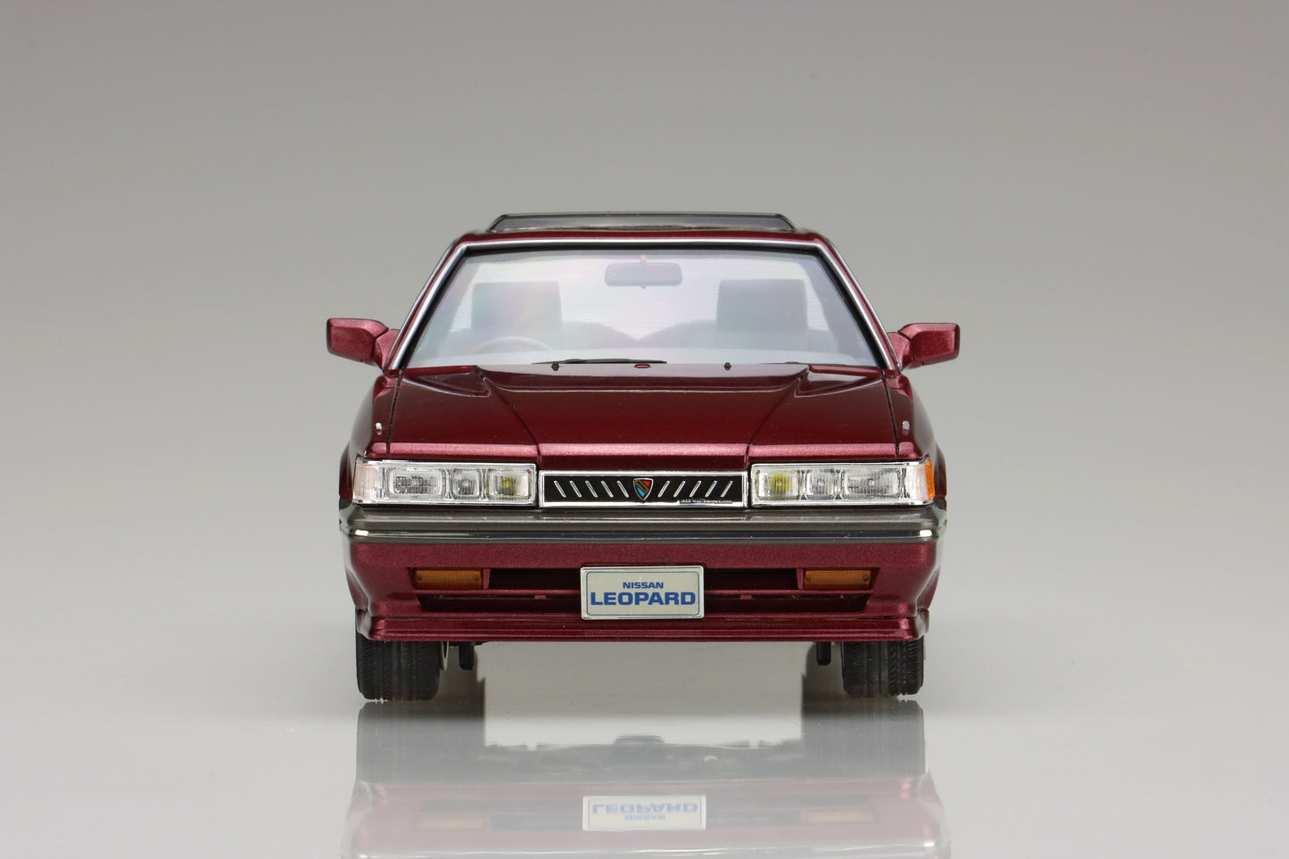 1/24 NISSAN UF31 Leopard 3.0 Ultima '86