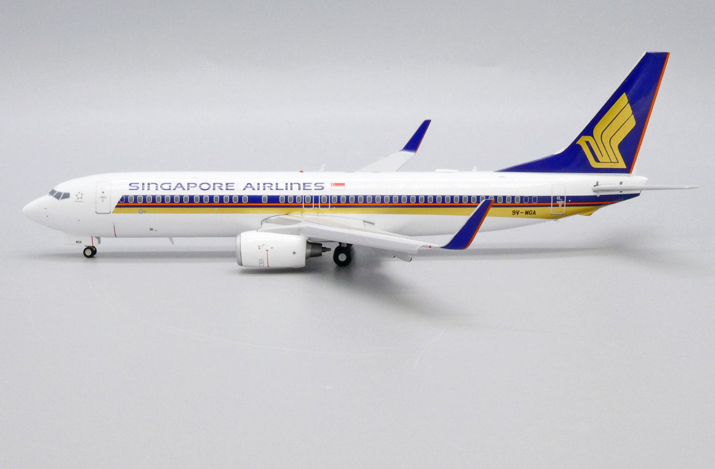 1/200 Singapore Airlines Boeing 737800 Flaps Down 9VMGA