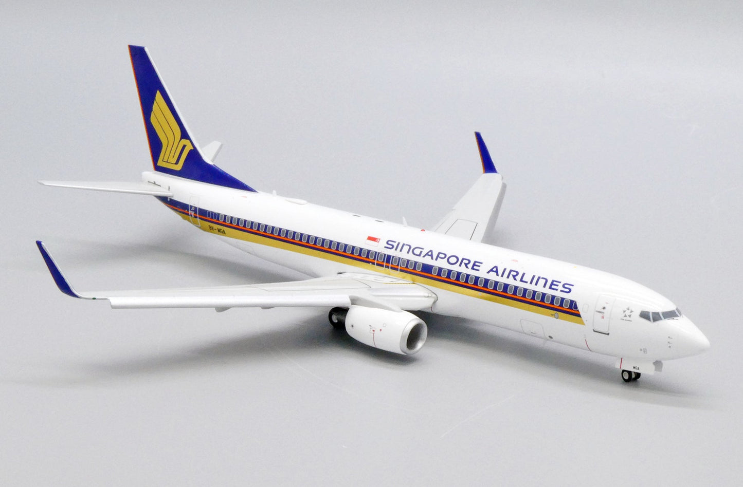 1/200 Singapore Airlines Boeing 737800 Flaps Down 9VMGA