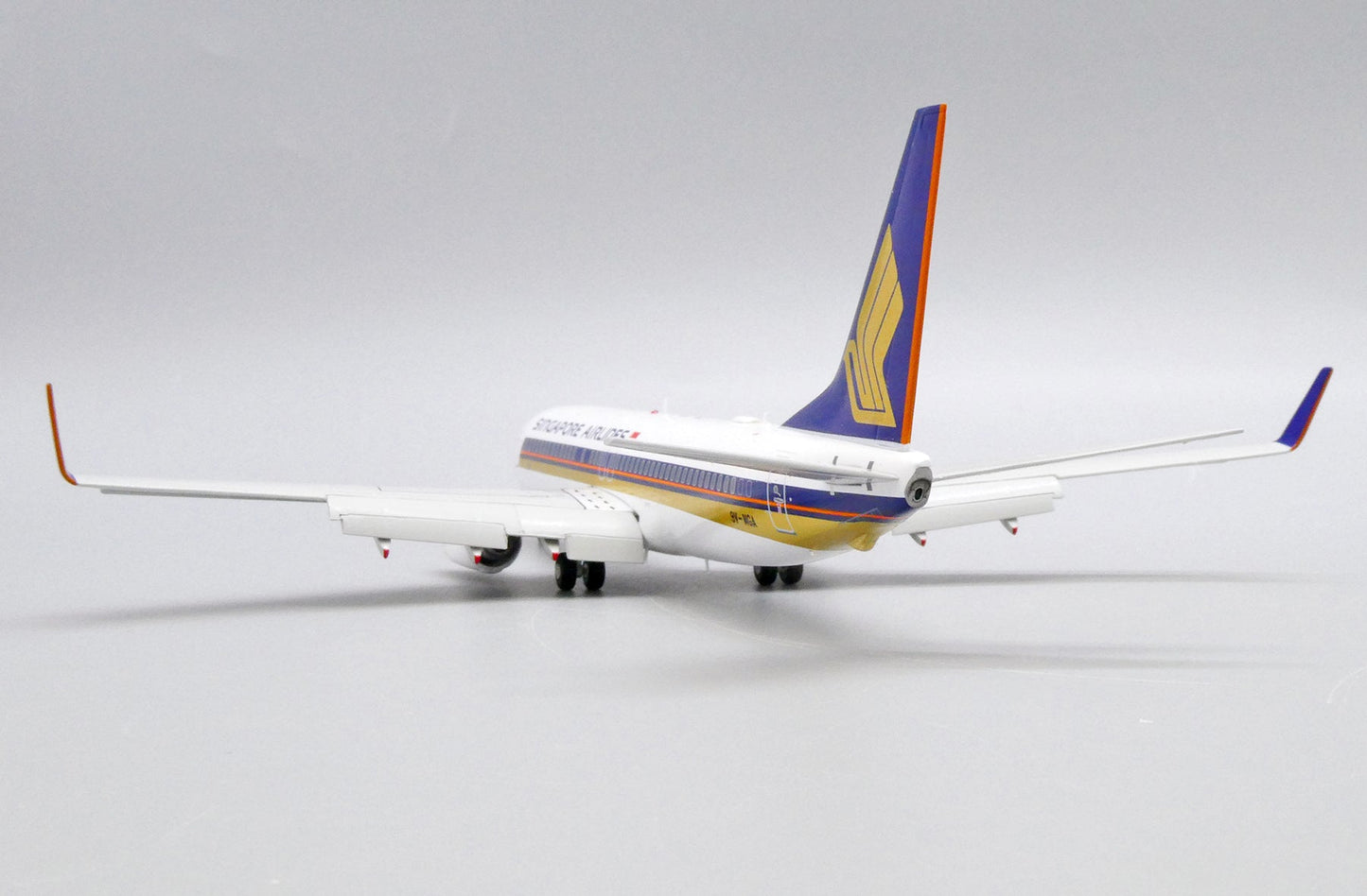 1/200 Singapore Airlines Boeing 737800 Flaps Down 9VMGA