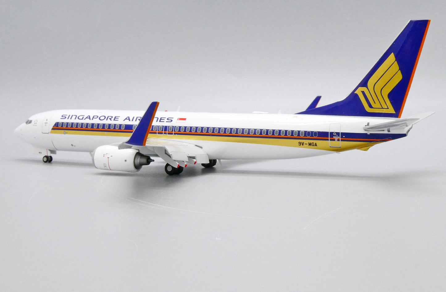 1/200 Singapore Airlines Boeing 737800 Flaps Down 9VMGA