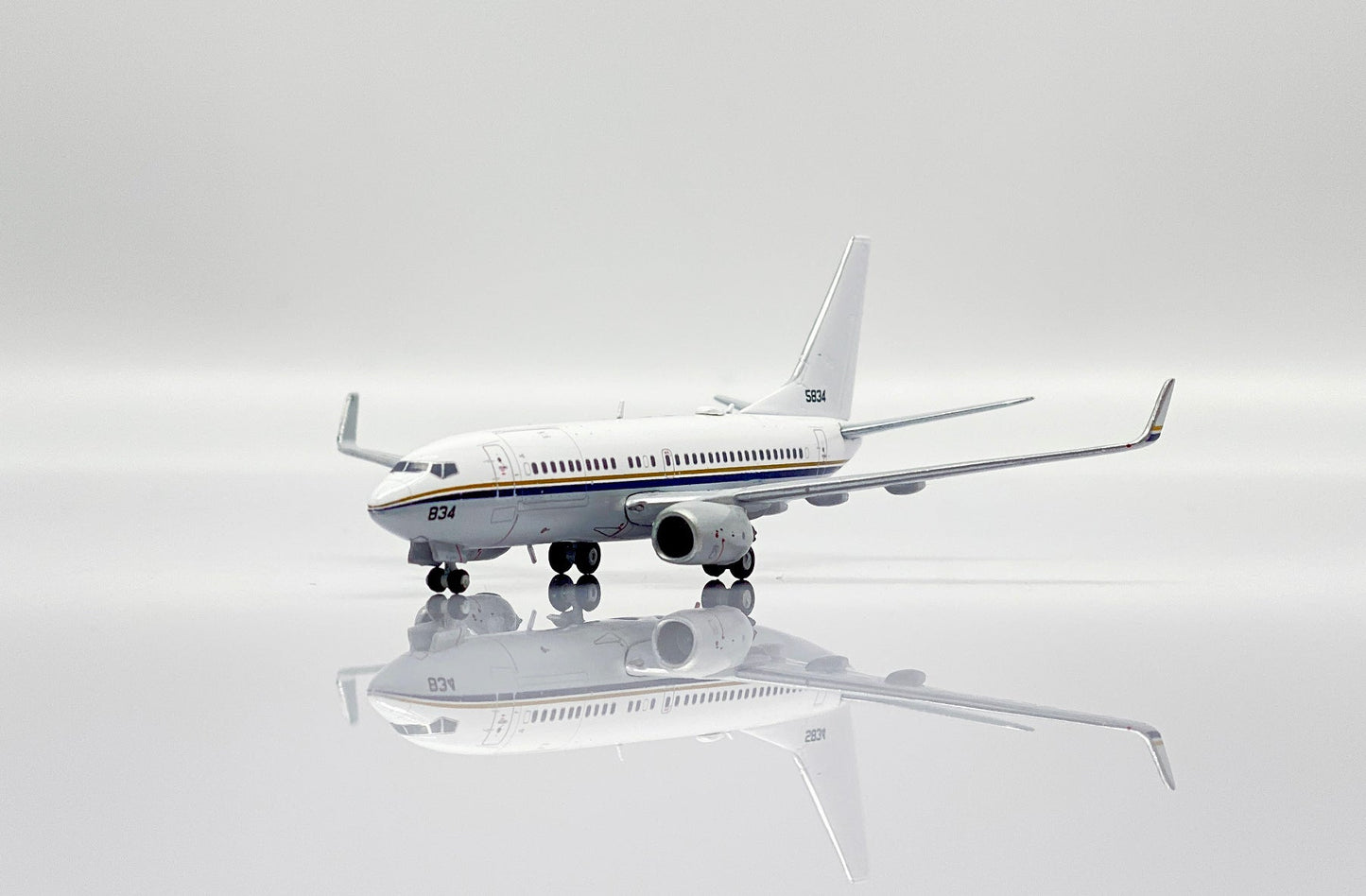1/400 United State Navy Boeing C40A Clipper 165834